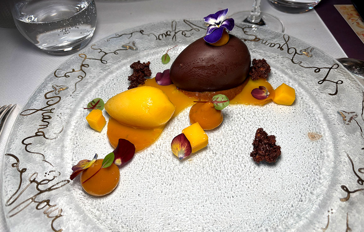 Mousse au chocolat mangue et sorbet passion